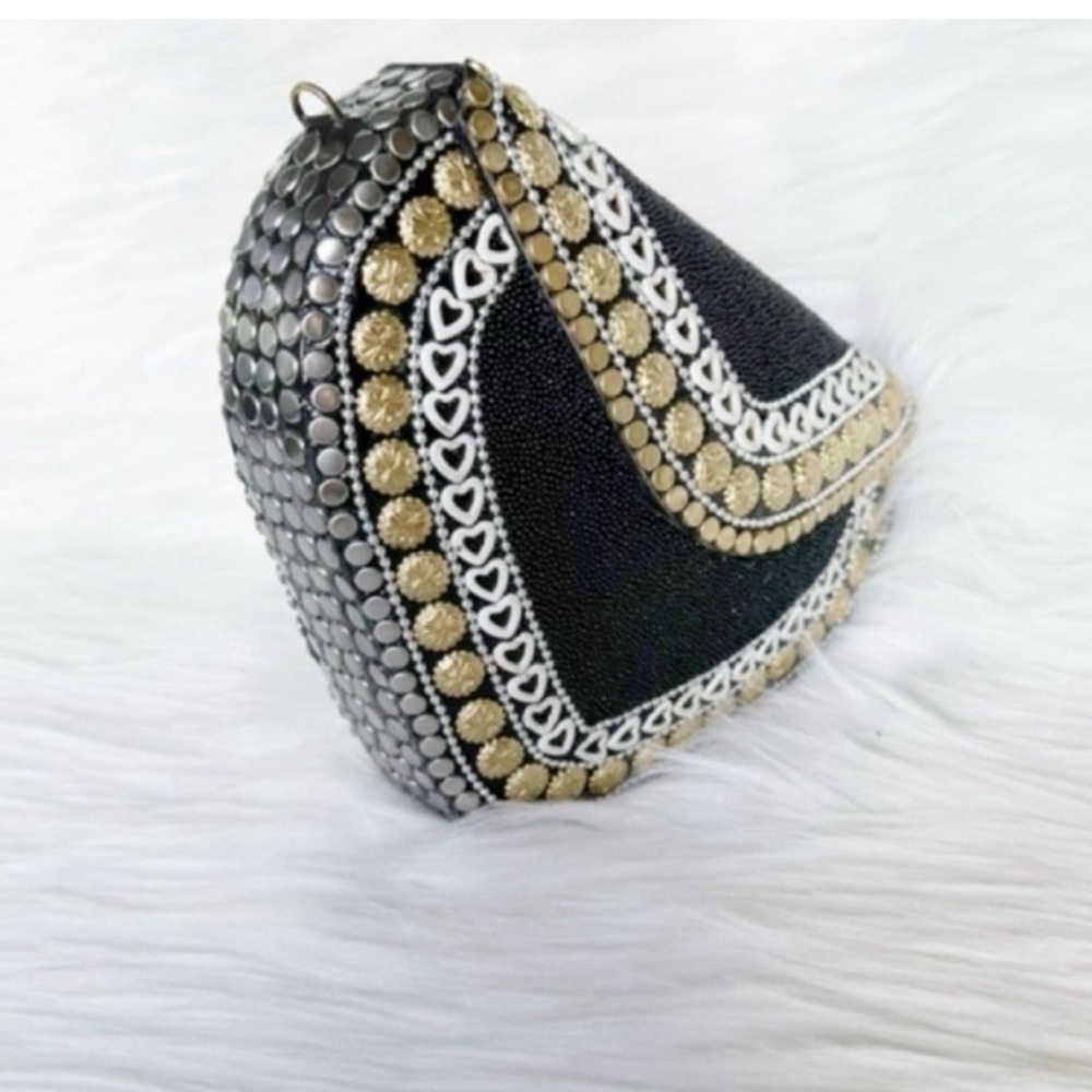 RAMLA Handmade Black /Gold Heart Shaped Clutch/Crossbody Bag - Picture 3 of 6